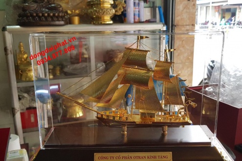 Mô hình thuyền buồm mạ vàng 24k